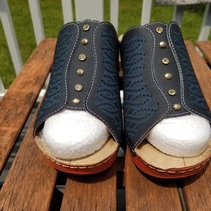 Blue & orange slide, wedge size 40-size 9us new without tag/box